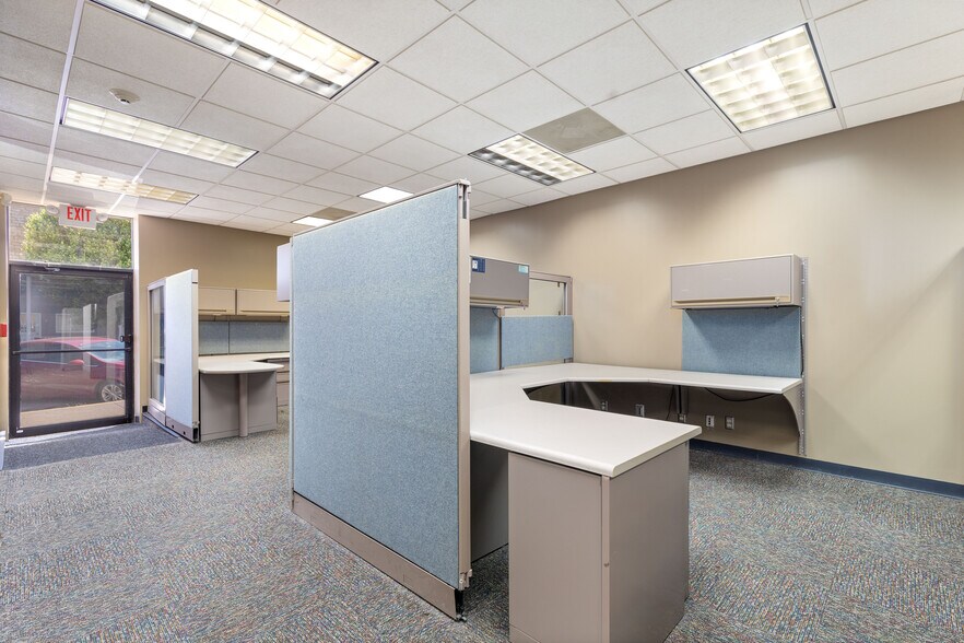 More Photos Of 212 S Main St, Grove Office For Sale