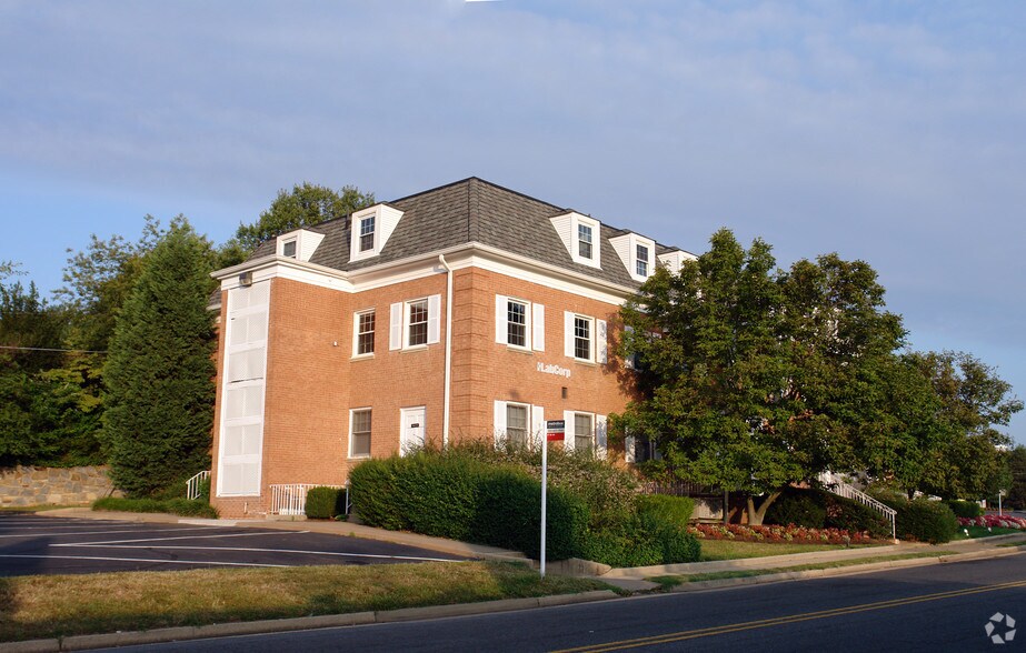 More Photos Of 6305 Castle Pl, Falls Church Medical For Lease