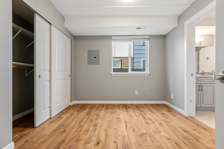 More Photos Of 3315 Claremont Ave S, Seattle Apartments For Sale