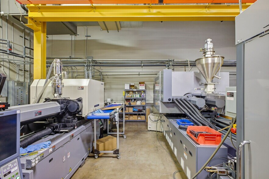 More Photos Of 315 N Park Dr, San Antonio Warehouse For Sale