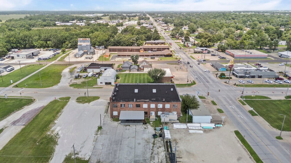 More Photos Of 415 W Madison Ave, Iola Restaurant For Sale