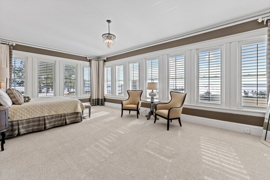 More Photos Of 738 E Main St, Belhaven Hotel For Sale