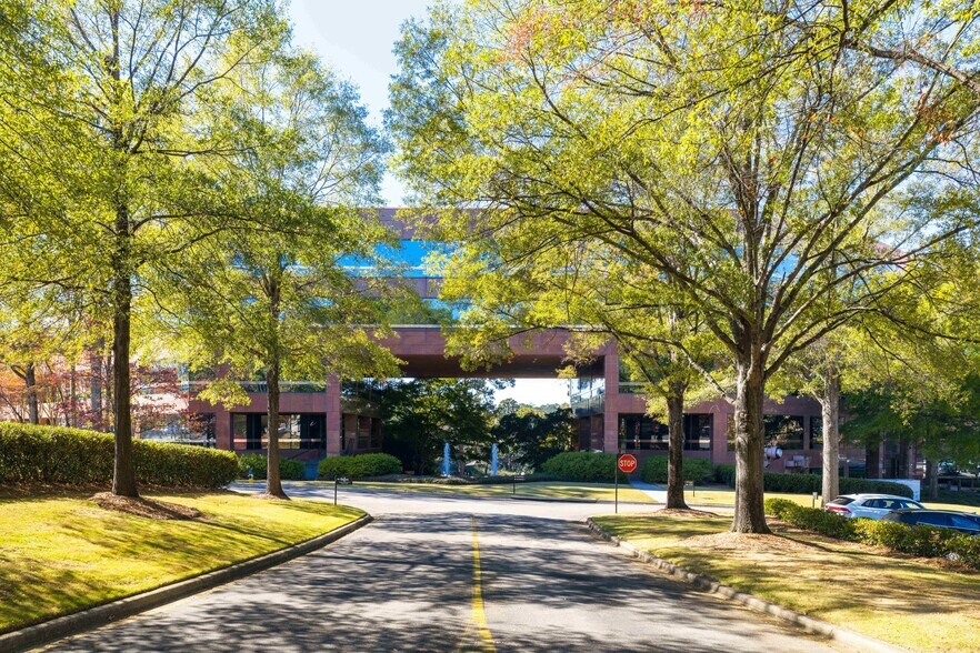 More Photos Of 1-2 Chase Corporate Dr, Hoover Business Park For Lease