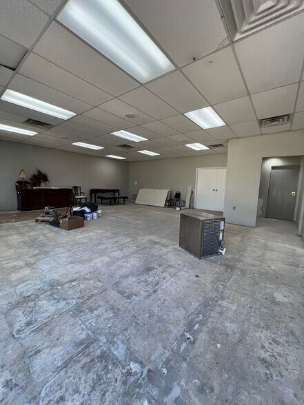 More Photos Of 915 1st Ave NW, Ardmore Flex For Lease