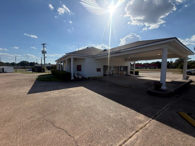 More Photos Of 9361 Mansfield Rd, Shreveport Office For Sale
