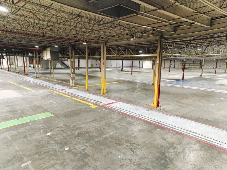 More Photos Of 930 Meacham Rd, Statesville Manufacturing For Sale