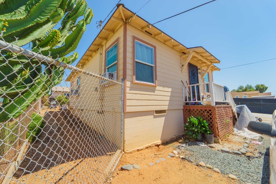 More Photos Of 2245 S Lanoitan Ave, National City Apartments For Sale
