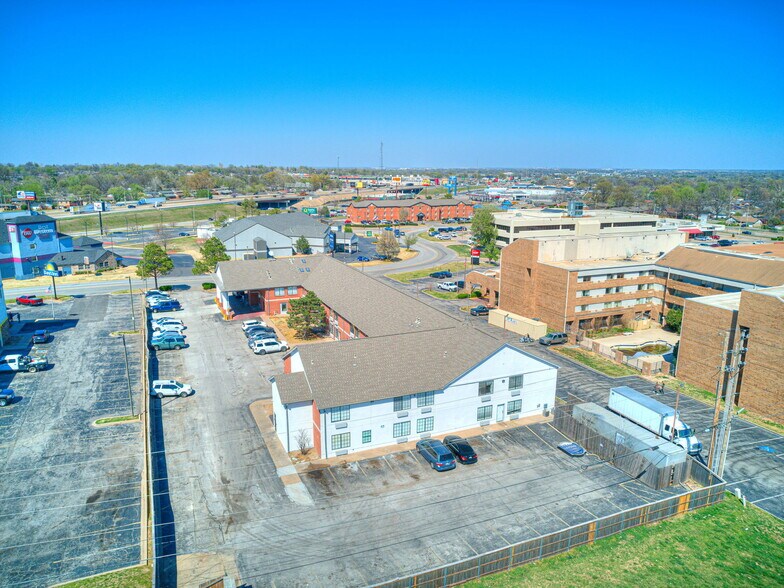 More Photos Of 3211 S 79th East Ave, Tulsa Apartments For Sale
