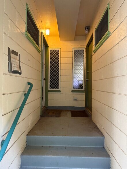 More Photos Of 2406 Kuhio Ave, Honolulu Apartments For Sale