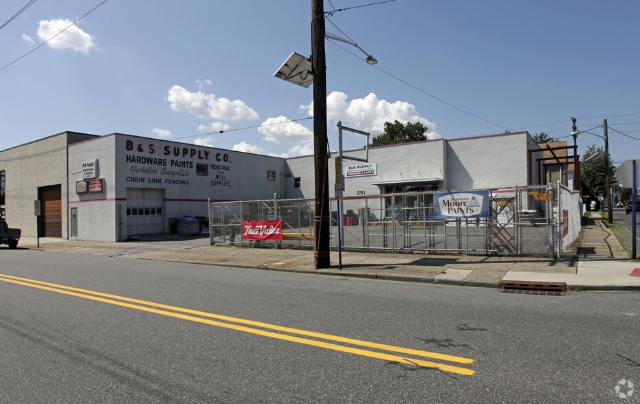 More Photos Of 251 Hudson St, Hackensack Warehouse For Lease