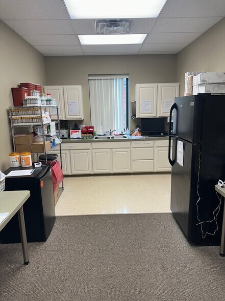 More Photos Of 5858 Snyder Dr, Lockport Medical For Lease