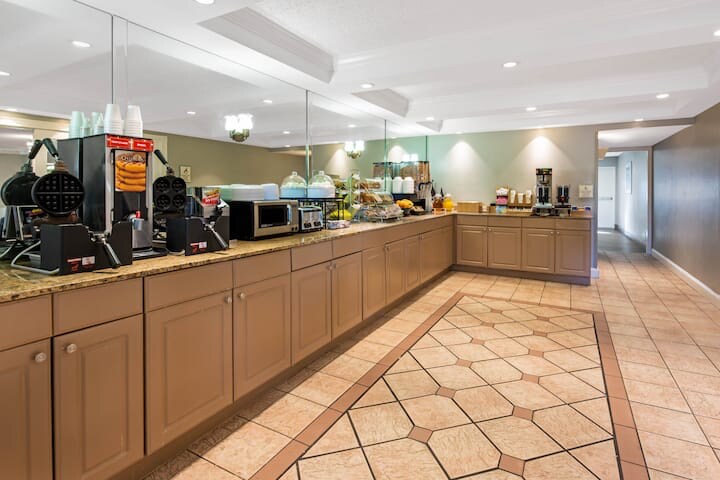 More Photos Of 5981 Okeechobee Blvd, West Palm Beach Hotel For Sale