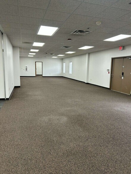 More Photos Of 4205 W 53rd St, Sioux Falls Office For Sale