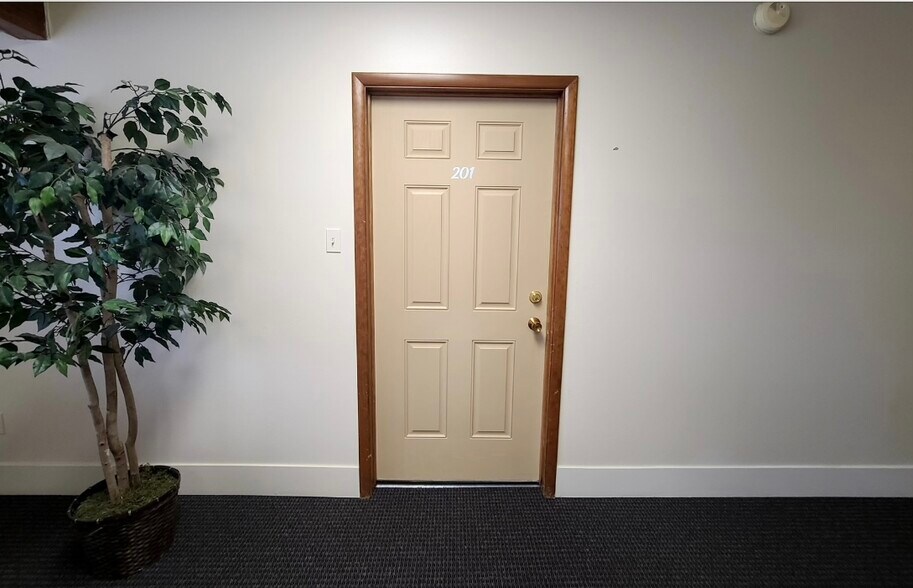 More Photos Of 601 E Seltice St, Post Falls Office For Lease