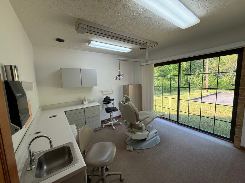 More Photos Of 508 Scarboro Ln, Oak Ridge Office For Sale
