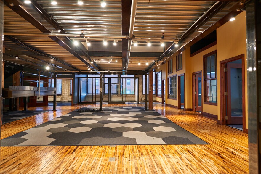 More Photos Of 1201 Harmon Pl, Minneapolis Office For Lease