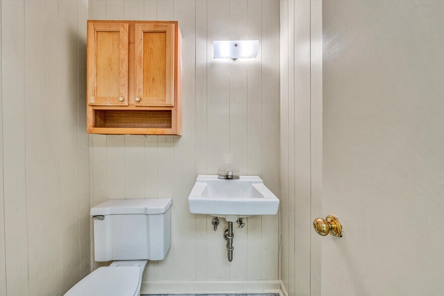 More Photos Of 1930 Braeburn Dr, Salem Medical For Sale