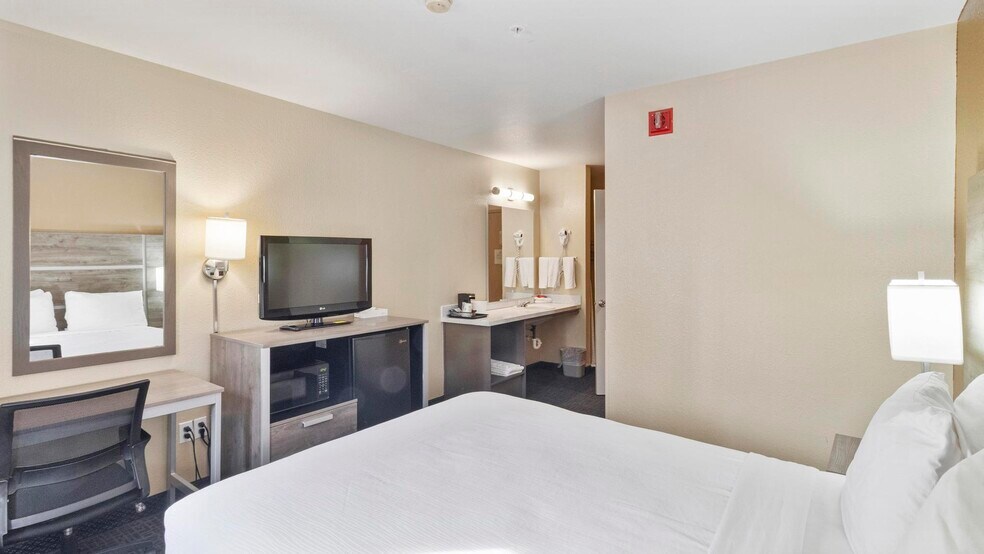 More Photos Of 1509 6th St, Wells Hotel For Sale