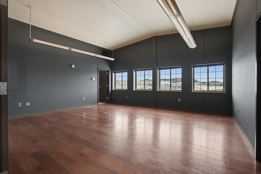 More Photos Of 1151 Industry Rd, Sturgis Manufacturing For Sale