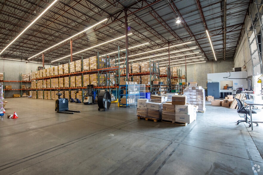 More Photos Of 5035 W Hillsborough Ave, Tampa Warehouse For Lease
