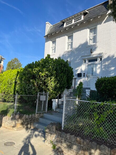 More Photos Of 5 Barney Cir SE, Washington Medical For Lease