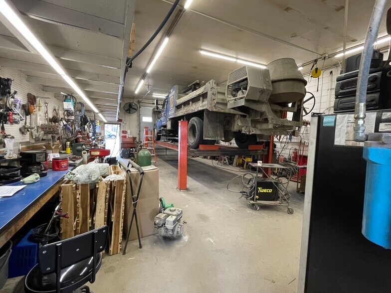 More Photos Of 5333-5337 Lakeland Ave, Minneapolis Freestanding For Sale