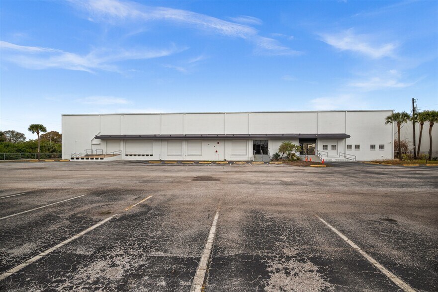 More Photos Of 6608 E Adamo Dr, Tampa Warehouse For Lease