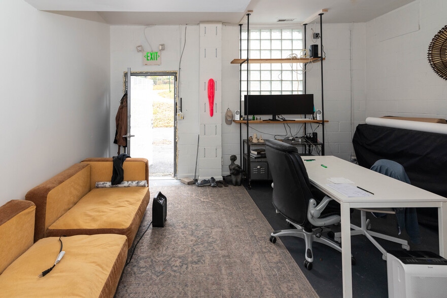 More Photos Of 1401 Clipper Heights, Baltimore Warehouse For Sale