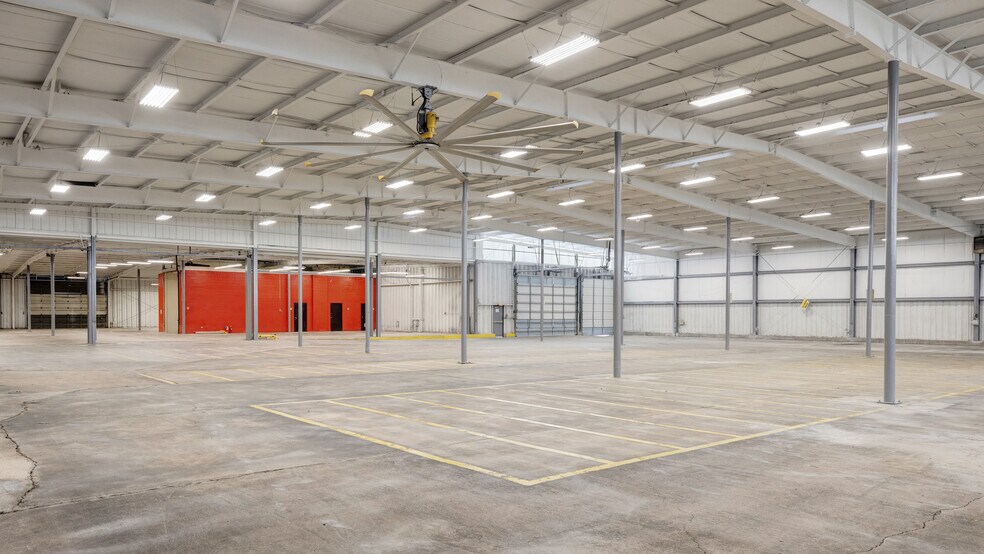 More Photos Of 403 W Admiral Doyle Dr, New Iberia Distribution For Lease
