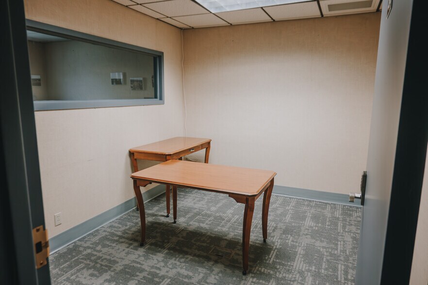 More Photos Of 136 Center St, Old Town Office For Sale