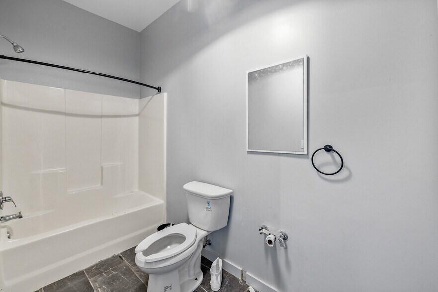 More Photos Of 122 E Laurel St, Mullins Industrial For Sale