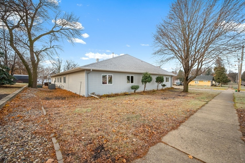 More Photos Of 311 S Nicollet St, Blue Earth Healthcare For Sale