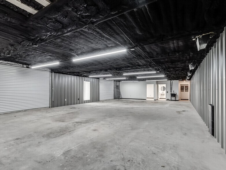 More Photos Of 2922 Cashion Pl, Oklahoma City Warehouse For Sale
