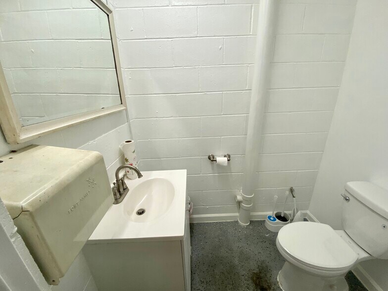 More Photos Of 21 N 12th St, Belleville Industrial For Sale