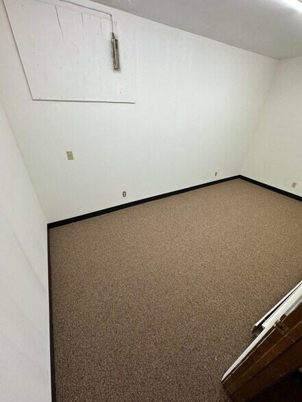 More Photos Of 5 Arch St, Brattleboro Office For Lease