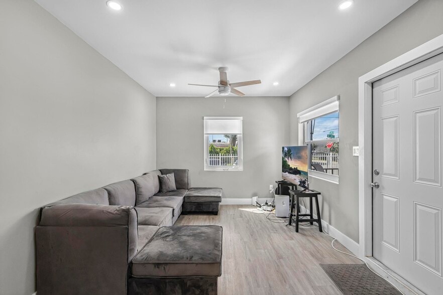 More Photos Of 3705 NW 35th Ave, Miami Warehouse For Sale