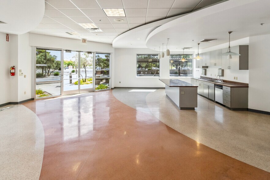 More Photos Of 8211 S 48th St, Phoenix Office For Sale