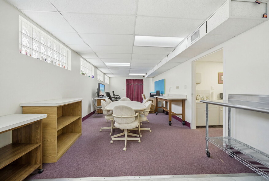 More Photos Of 1811 Bayshore Gardens Pky, Bradenton Medical For Sale