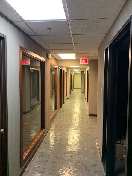 More Photos Of 829-839 St Charles Ave, New Orleans Office For Sale