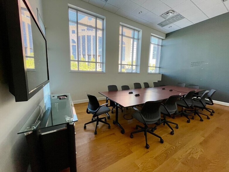 More Photos Of 329 Battleground Ave, Greensboro Office For Lease