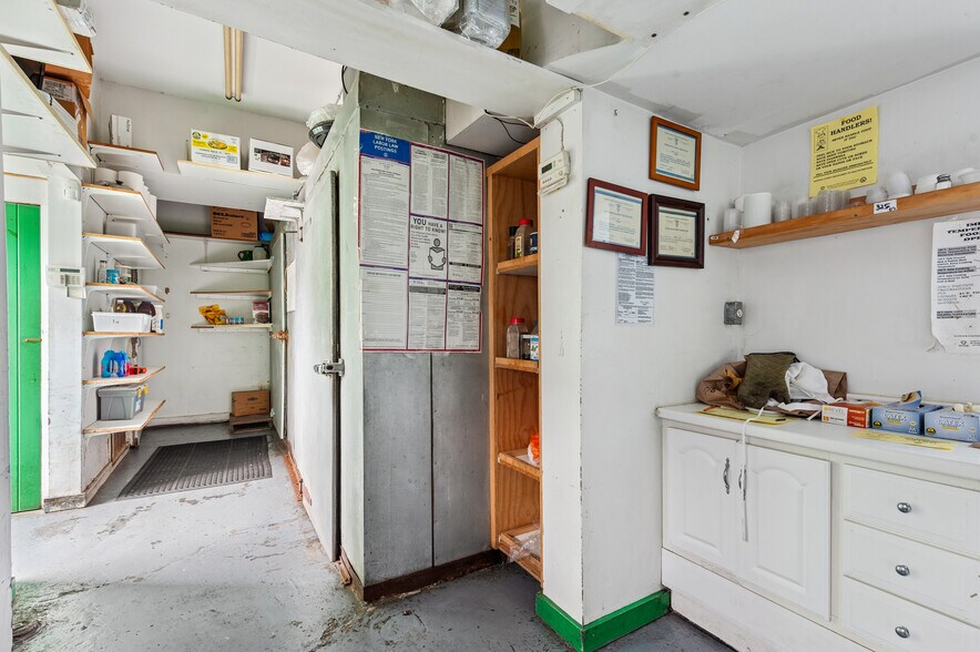 More Photos Of 590 County Road 39, Southampton Flex For Sale