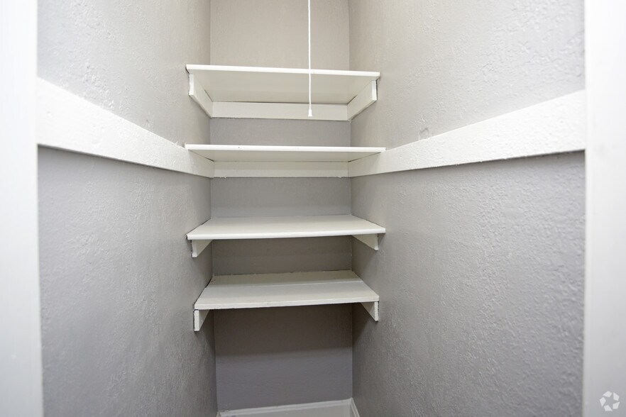 More Photos Of 135 N Lawn Ave, Kansas City Apartments For Sale
