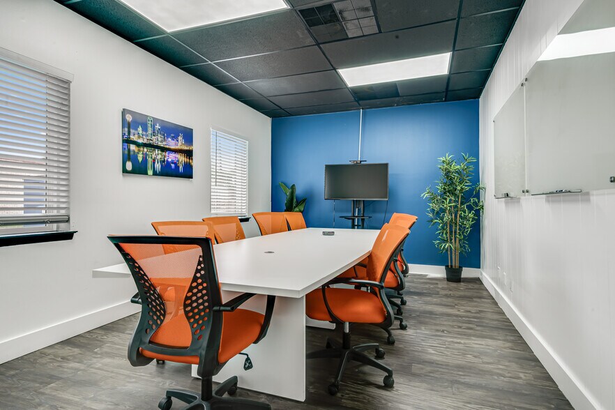 More Photos Of 6820 Walling Ln, Dallas Office For Sale