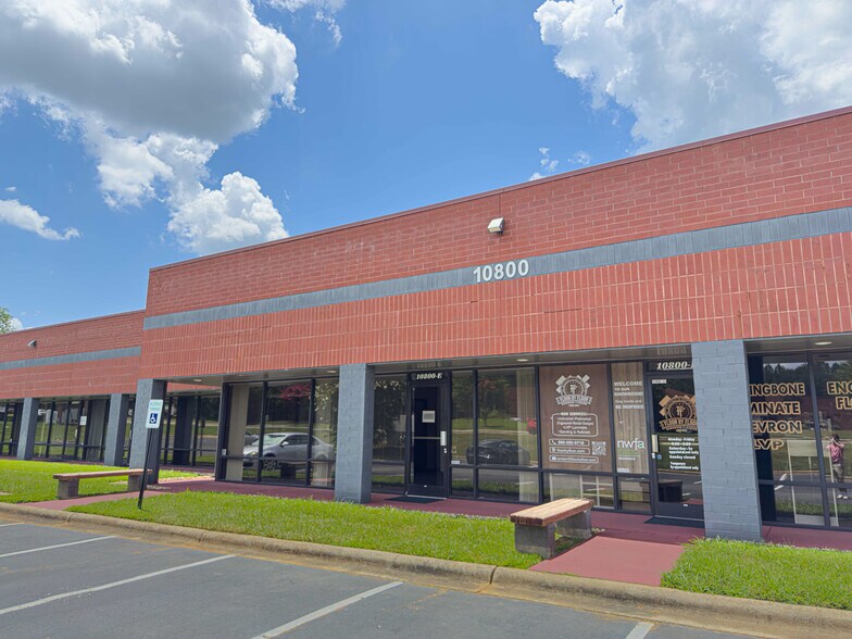 More Photos Of 10800 Independence Pointe Pky, Matthews Showroom For Lease