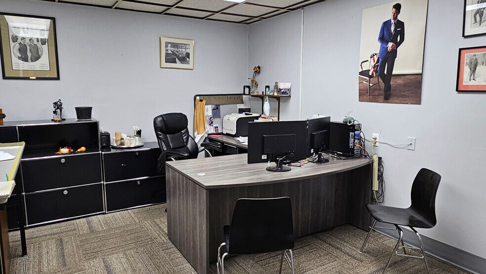 More Photos Of 120 S Church Ave, Garland Manufacturing For Lease