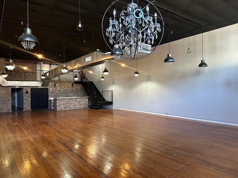 More Photos Of 1540-1548 Main St, Sarasota Storefront For Lease