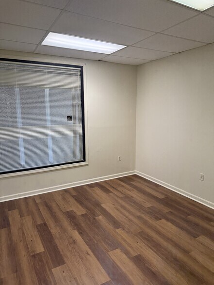 More Photos Of 221 Executive Cir, Savannah Office For Lease