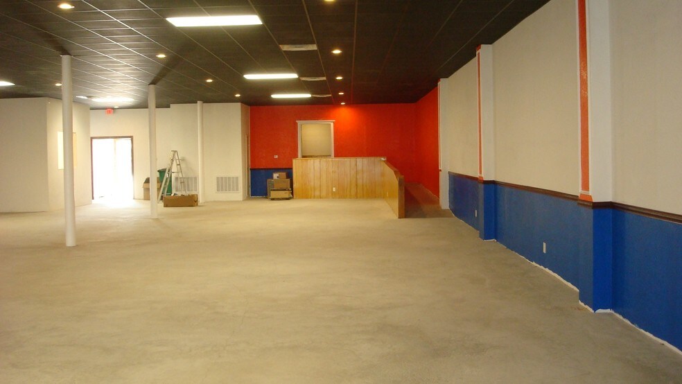 More Photos Of 138 Live Oak St, Marlin Storefront Retail Office For Sale