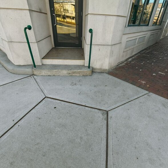 More Photos Of 6 Drummond Pl, Red Bank Office For Lease