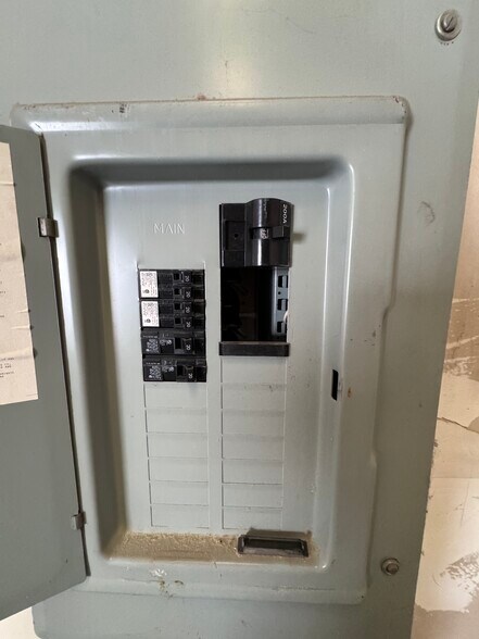 More Photos Of 5753-5755 W Barstow Ave, Fresno Warehouse For Lease